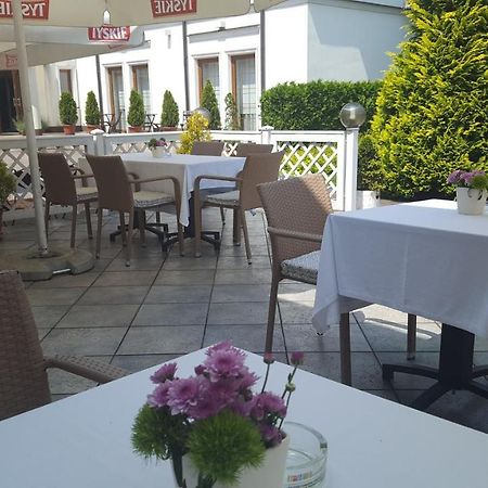 Hotel Dworek*** Скернєвіце Екстер'єр фото