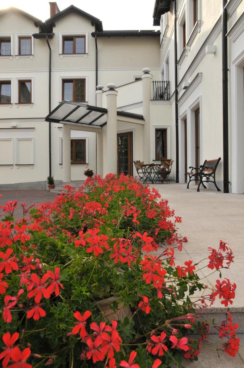 Hotel Dworek*** Скернєвіце Екстер'єр фото