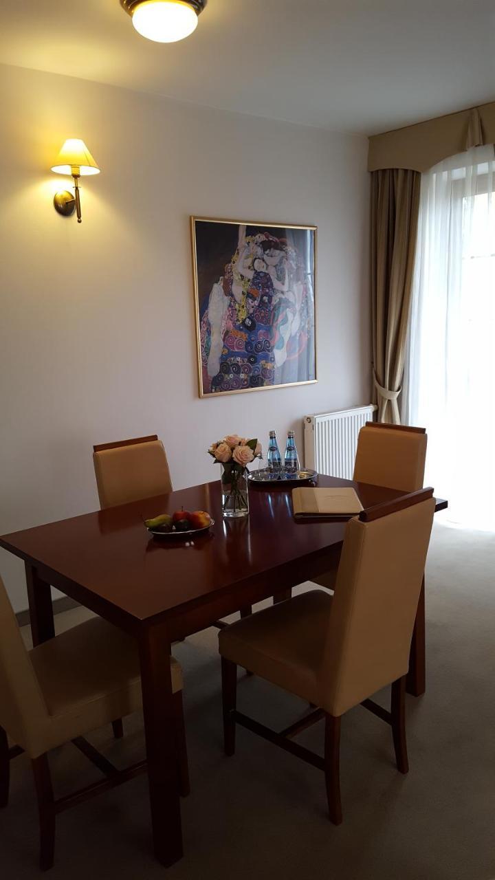 Hotel Dworek*** Скернєвіце Екстер'єр фото