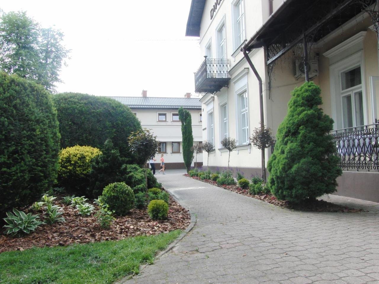 Hotel Dworek*** Скернєвіце Екстер'єр фото